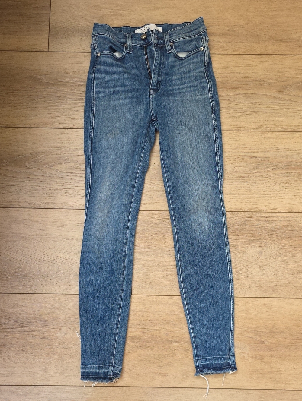 Classic High-Rise Blue Skinny Jeans - Women